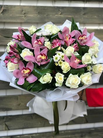 Букет цветов из: Розы и Хризантемы в Зауральском