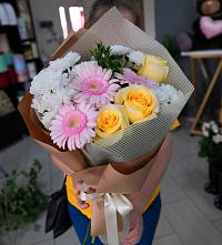 Букет цветов из:  Герберы, Розы и Хризантемы в Зауральском