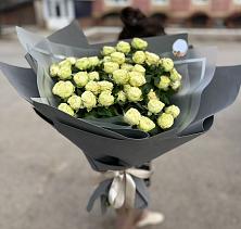 Букет Белые кустовые розы Солинеро в Зауральском
