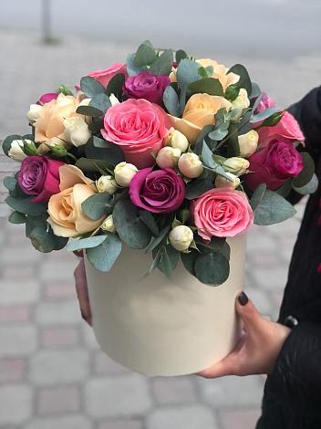 Цветочная композиция из Розы в шляпной коробке в Зауральском