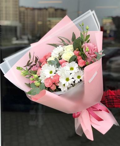 Букет цветов из: Розы, Лизиантусы и Хризантемы в Зауральском